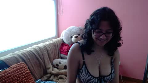 Snapshot of mora_haze chatting on December 2, 6:54 pm Mora Haze 3 online show from December 2, 6:54 pm