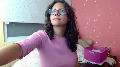 Snapshot of mora_haze chatting on January 6, 12:27 am Mora Haze 3 online show from January 6, 12:27 am