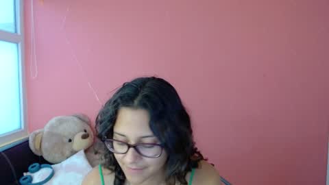 Snapshot of mora_haze chatting on February 2, 11:32 pm Mora Haze 3 online show from February 2, 11:32 pm