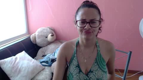 Snapshot of mora_haze chatting on February 3, 7:10 pm Mora Haze 3 online show from February 3, 7:10 pm