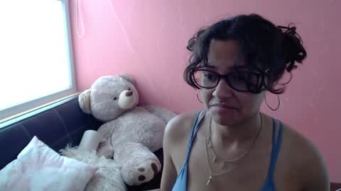 Snapshot of mora_haze chatting on February 5, 7:31 pm Mora Haze 3 online show from February 5, 7:31 pm