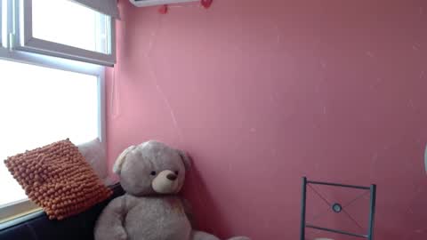 Snapshot of mora_haze chatting on February 17, 6:15 pm Mora Haze 3 online show from February 17, 6:15 pm