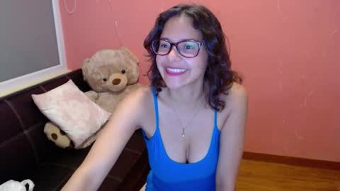 Snapshot of mora_haze chatting on February 27, 7:01 am Mora Haze 3 online show from February 27, 7:01 am