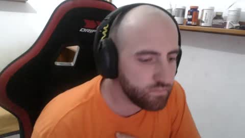 Snapshot of morenoch19 chatting on December 1, 9:37 pm alejo online show from December 1, 9:37 pm