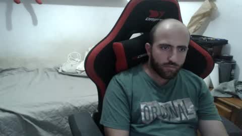 Snapshot of morenoch19 chatting on November 1, 1:46 pm alejo online show from November 1, 1:46 pm