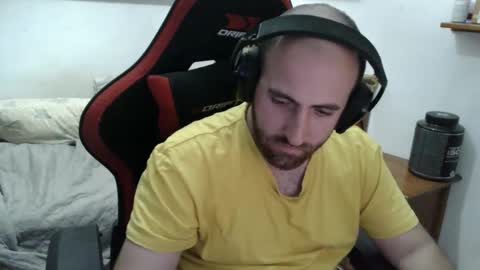 Snapshot of morenoch19 chatting on November 11, 6:52 pm alejo online show from November 11, 6:52 pm