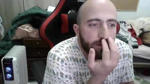 Snapshot of morenoch19 chatting on December 2, 4:24 pm alejo online show from December 2, 4:24 pm