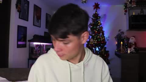 Snapshot of morgan_hiller chatting on December 2, 10:45 pm online show from December 2, 10:45 pm