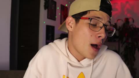 Snapshot of morgan_hiller chatting on January 21, 12:46 am online show from January 21, 12:46 am