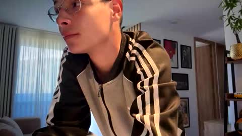 Snapshot of morgan_hiller chatting on October 5, 8:18 pm online show from October 5, 8:18 pm