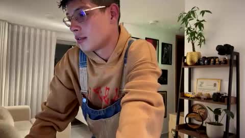 Snapshot of morgan_hiller chatting on October 10, 1:48 am online show from October 10, 1:48 am