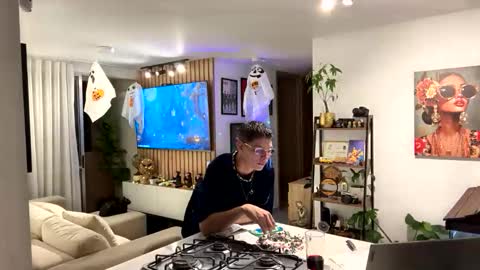 Snapshot of morgan_hiller chatting on November 1, 11:07 pm online show from November 1, 11:07 pm