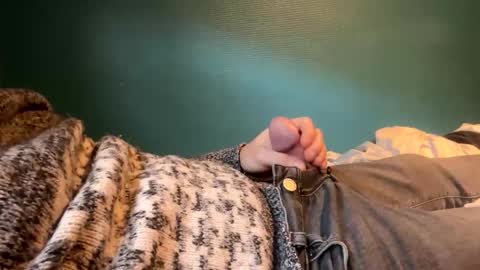 Snapshot of mouillelenos chatting on December 14, 11:37 am CamO online show from December 14, 11:37 am