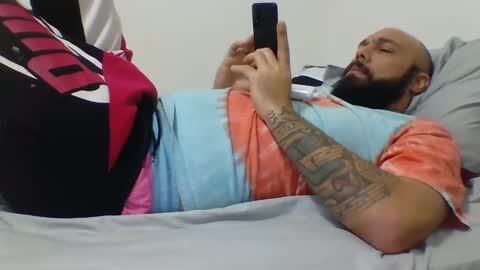 Snapshot of mr8plus chatting on January 7, 12:13 am Mr8 online show from January 7, 12:13 am