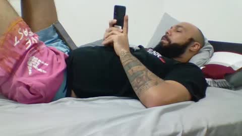 Snapshot of mr8plus chatting on January 9, 5:13 am Mr8 online show from January 9, 5:13 am