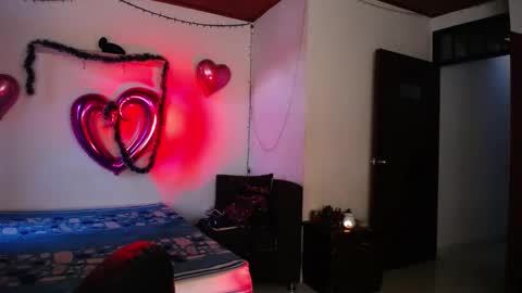 Snapshot of mr_mrscurie chatting on December 7, 10:28 pm Mr Mrs Curie online show from December 7, 10:28 pm