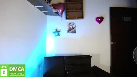 Snapshot of mr_mrscurie chatting on January 25, 10:18 pm Mr Mrs Curie online show from January 25, 10:18 pm