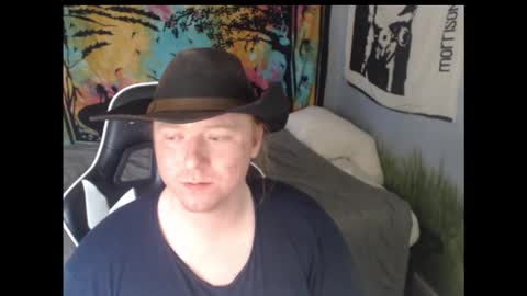 Snapshot of mr_strawberry chatting on October 15, 7:36 pm mr_strawberry online show from October 15, 7:36 pm