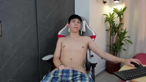 Bastian online show from December 2, 3:12 am