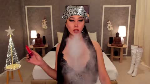 Snapshot of ms_lhaydeebunny chatting on December 8, 1:58 pm Evon online show from December 8, 1:58 pm