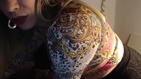 Snapshot of ms_sofiax chatting on December 18, 6:14 pm Sofia online show from December 18, 6:14 pm