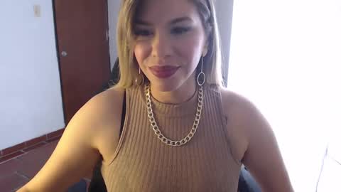 Snapshot of ms_sofiax chatting on February 7, 5:18 pm Sofia online show from February 7, 5:18 pm