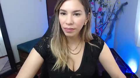 Snapshot of ms_sofiax chatting on September 23, 4:32 pm Sofia online show from September 23, 4:32 pm