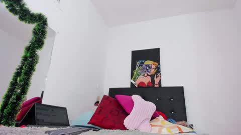 Snapshot of msschloee chatting on December 6, 7:45 pm Chloe new account online show from December 6, 7:45 pm