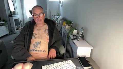 Snapshot of mtb1697 chatting on October 3, 9:06 am mtb1697 online show from October 3, 9:06 am