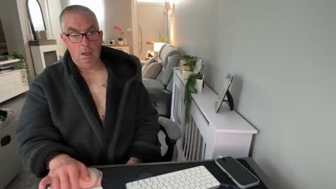 Snapshot of mtb1697 chatting on October 7, 9:50 am mtb1697 online show from October 7, 9:50 am