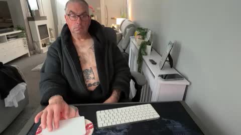 Snapshot of mtb1697 chatting on October 8, 8:34 am mtb1697 online show from October 8, 8:34 am