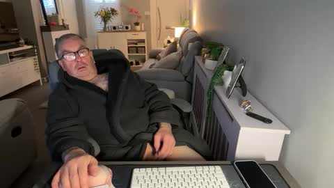 Snapshot of mtb1697 chatting on October 28, 7:45 am mtb1697 online show from October 28, 7:45 am