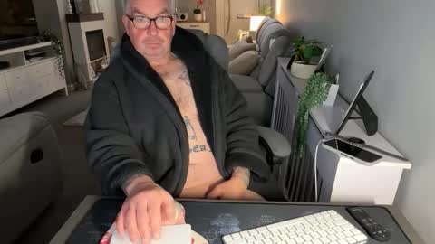 Snapshot of mtb1697 chatting on November 4, 7:40 am mtb1697 online show from November 4, 7:40 am