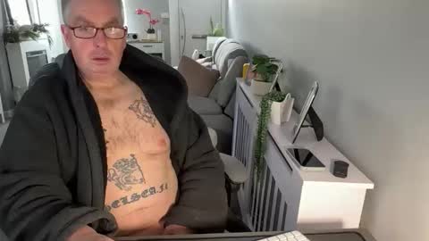 Snapshot of mtb1697 chatting on December 5, 12:25 pm mtb1697 online show from December 5, 12:25 pm