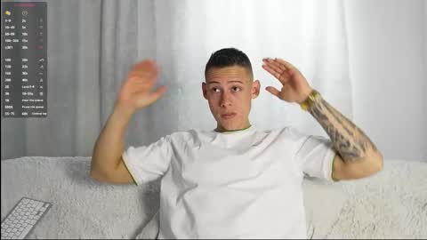 Snapshot of muscle_king_cum chatting on October 10, 1:10 pm muscle_king_cum online show from October 10, 1:10 pm