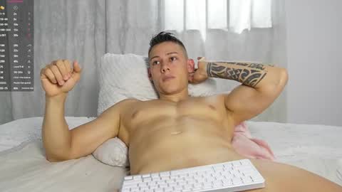 Snapshot of muscle_king_cum chatting on October 20, 3:34 pm muscle_king_cum online show from October 20, 3:34 pm
