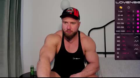 Snapshot of musscle_king chatting on December 8, 10:41 am Artemius online show from December 8, 10:41 am