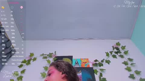 Snapshot of mxsshoney chatting on October 31, 9:32 am Sara IG online show from October 31, 9:32 am