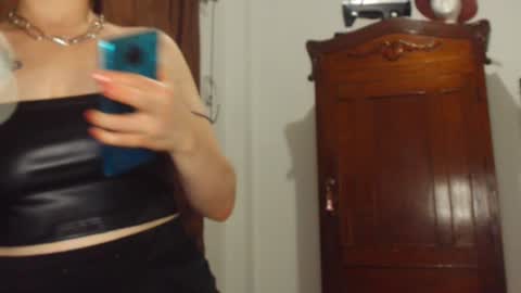 Snapshot of my_kind_of_love chatting on December 7, 7:16 am sara i know you love me xoxox online show from December 7, 7:16 am