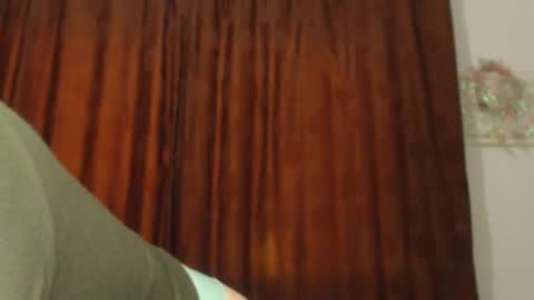 Snapshot of my_kind_of_love chatting on September 24, 12:52 pm sara i know you love me xoxox online show from September 24, 12:52 pm