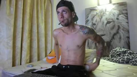 Snapshot of mybmx chatting on November 17, 4:07 am JUAN TORRES CREATURE online show from November 17, 4:07 am