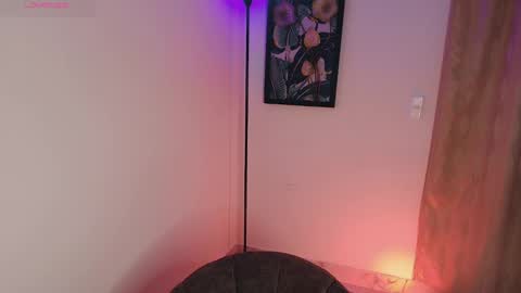 Snapshot of mycaliope chatting on December 7, 11:34 pm Caliope online show from December 7, 11:34 pm