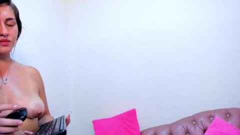 Snapshot of myinnocentwhore chatting on December 5, 6:32 am LINDA AND EMILIO online show from December 5, 6:32 am