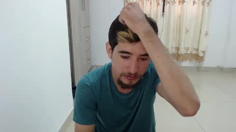 Snapshot of myke_xxx chatting on December 19, 11:50 am mike online show from December 19, 11:50 am