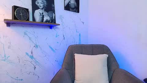 Snapshot of mykelcano chatting on October 20, 6:03 am Mykel online show from October 20, 6:03 am