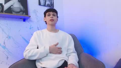 Snapshot of mykelcano chatting on October 25, 6:10 am Mykel online show from October 25, 6:10 am