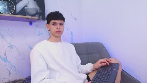 Snapshot of mykelcano chatting on November 1, 2:41 pm Mykel online show from November 1, 2:41 pm