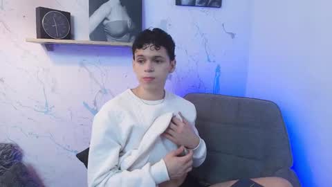 Snapshot of mykelcano chatting on November 12, 2:17 pm Mykel online show from November 12, 2:17 pm