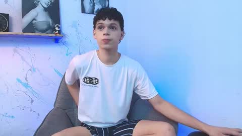 Snapshot of mykelcano chatting on November 17, 5:24 am Mykel online show from November 17, 5:24 am