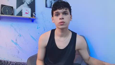 Snapshot of mykelcano chatting on November 30, 2:43 pm Mykel online show from November 30, 2:43 pm